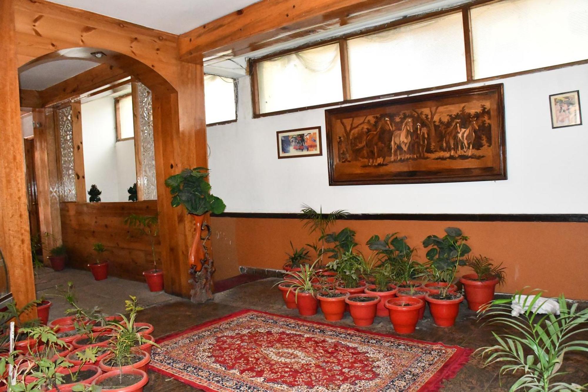 The Whispering Inn Resort And Bar Manali  Exterior photo