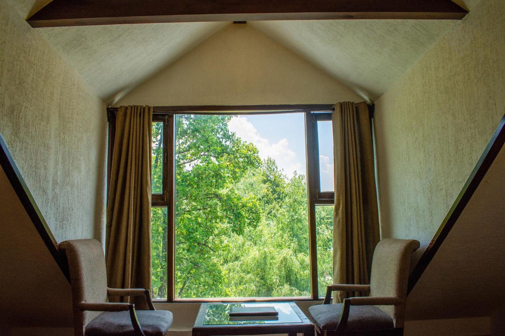 The Whispering Inn Resort And Bar Manali  Exterior photo
