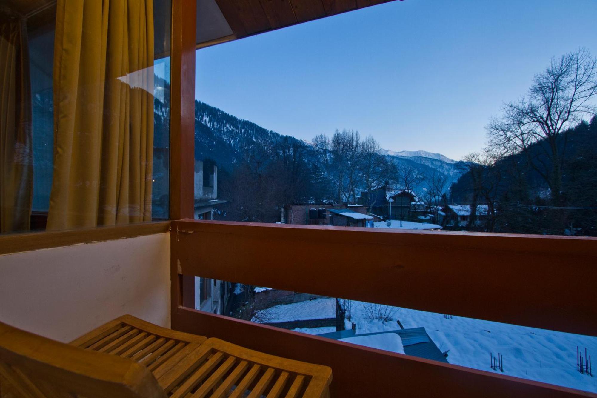 The Whispering Inn Resort And Bar Manali  Exterior photo