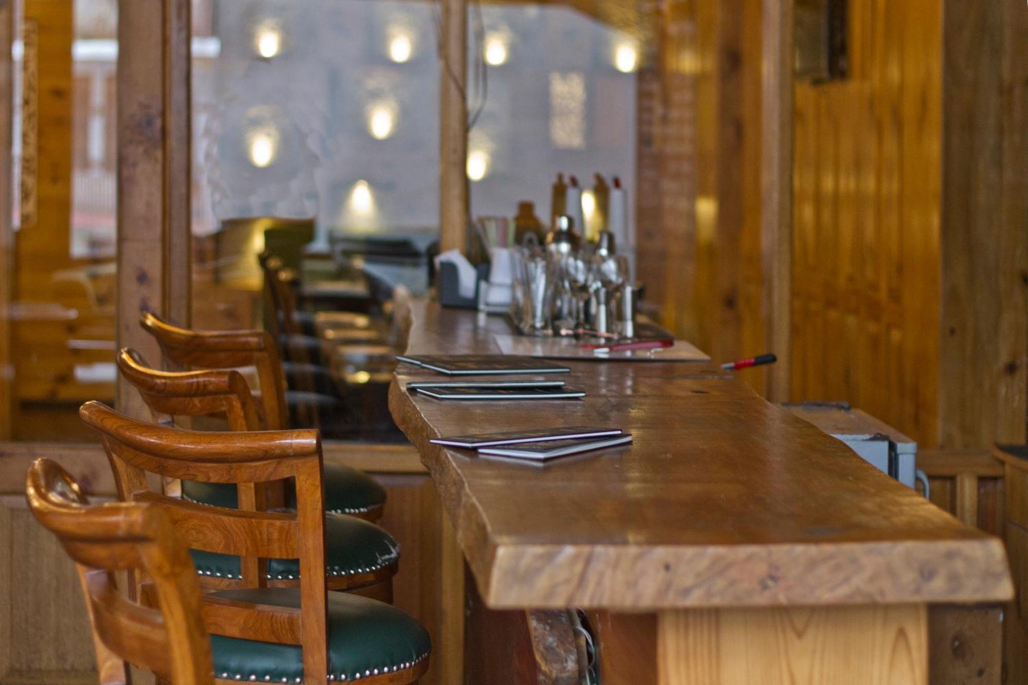 The Whispering Inn Resort And Bar Manali  Exterior photo