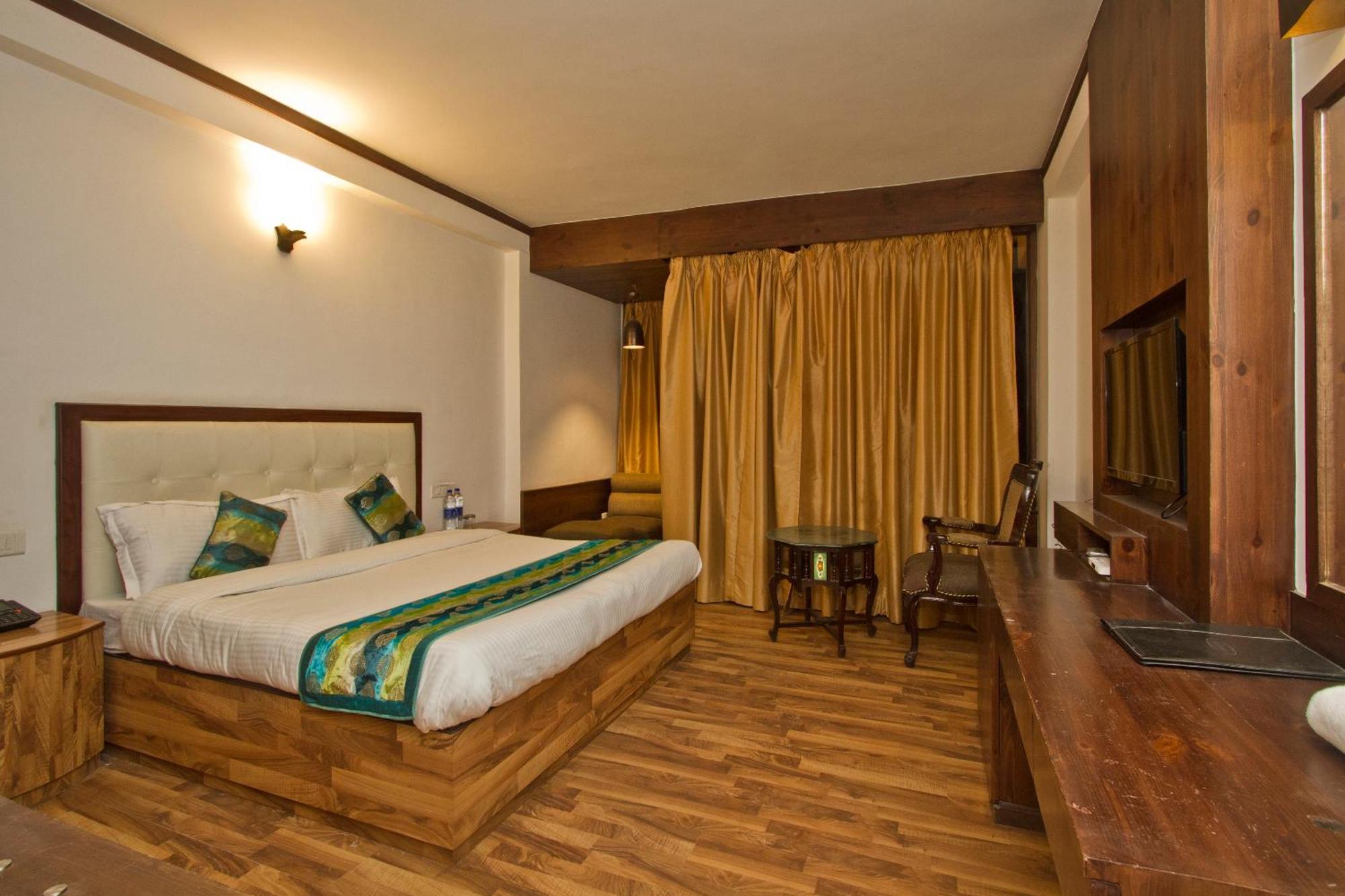 The Whispering Inn Resort And Bar Manali  Exterior photo